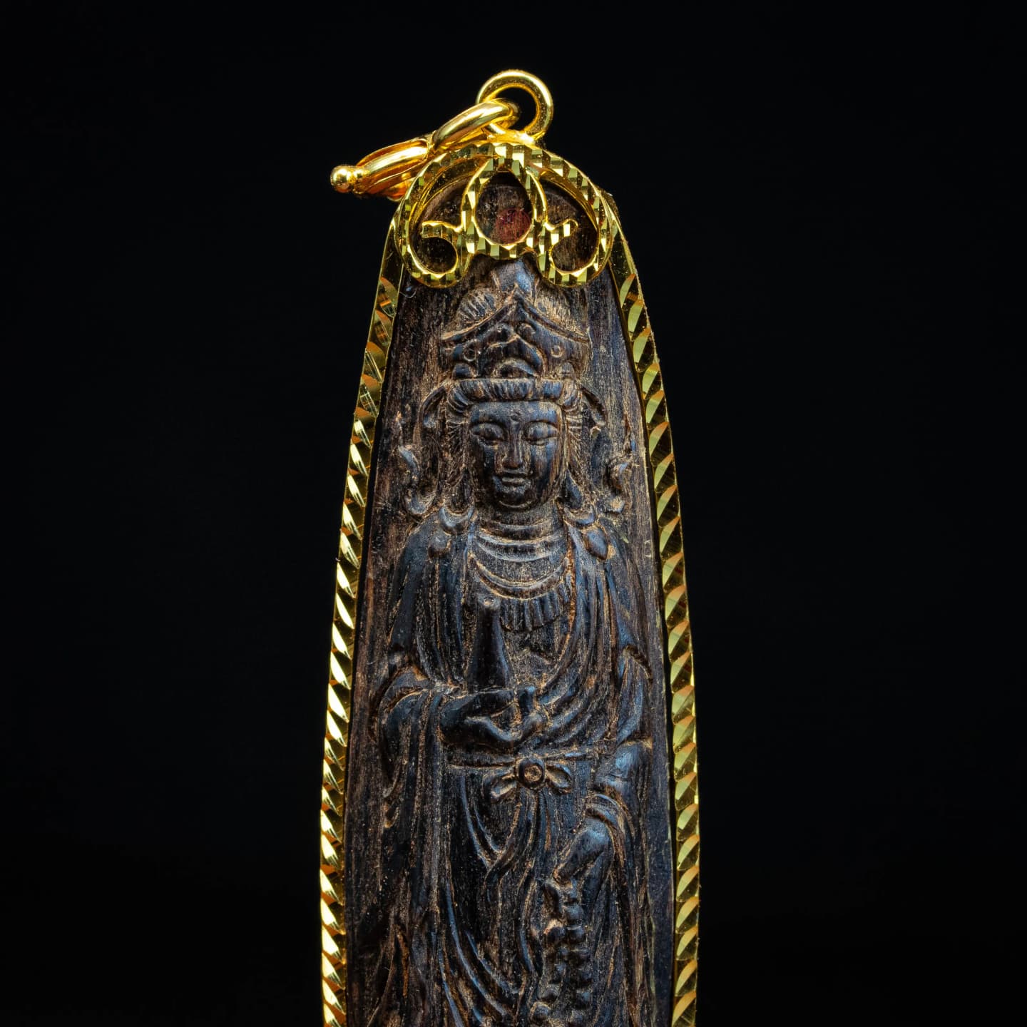 Mặt Trầm Hương Tác Phẩm