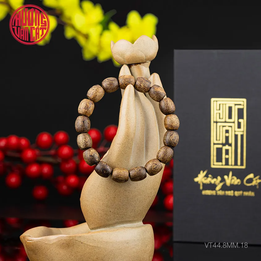 Vòng tay Trầm Hương lu thống 8 li banh Malaysia. 